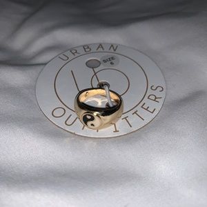 NWT Urban Outfitters Gold Yin Yang Enamel Ring Size 6